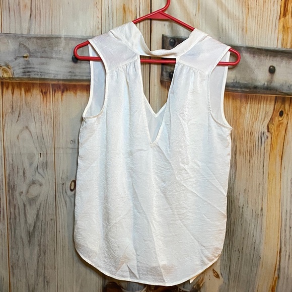 Express NWOT Satin Neck Tie Back White Sleeveless Blouse V-Neck - Picture 2 of 5